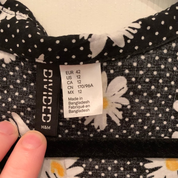 Black Daisy Sun Dress with back cutout - Picture 2 of 4